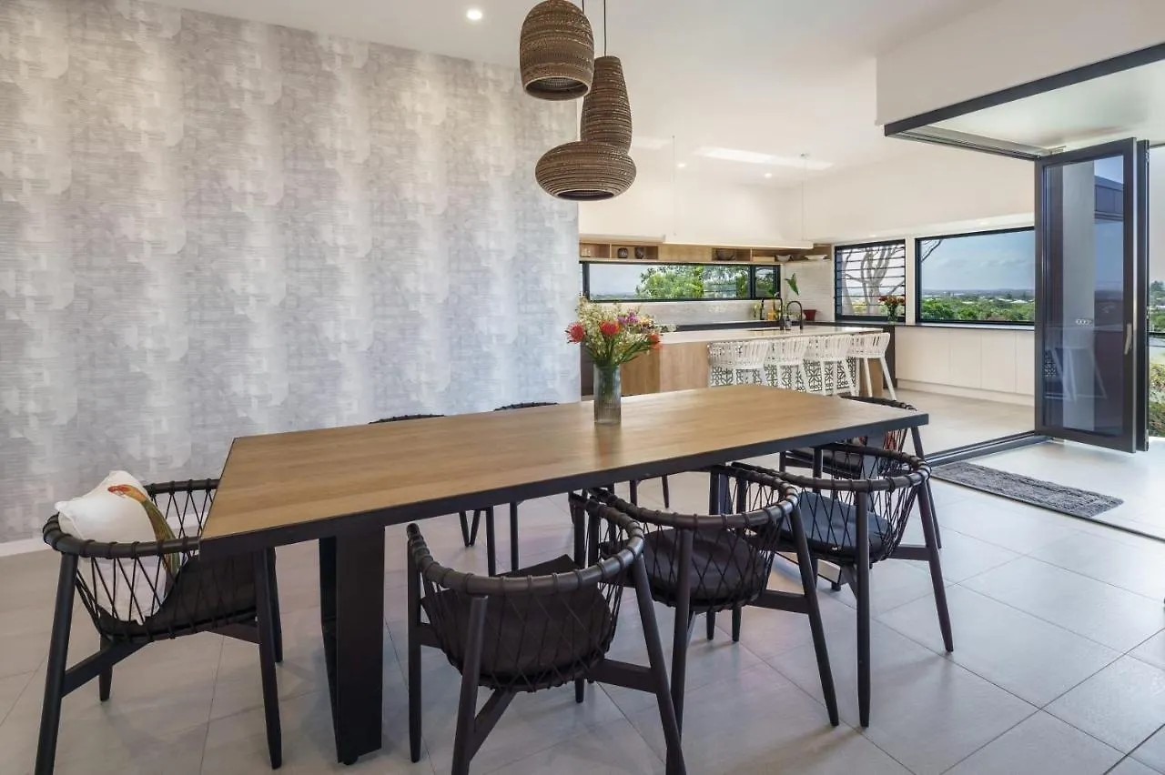 Moffat Beach Modern Oasis With Pool Caloundra