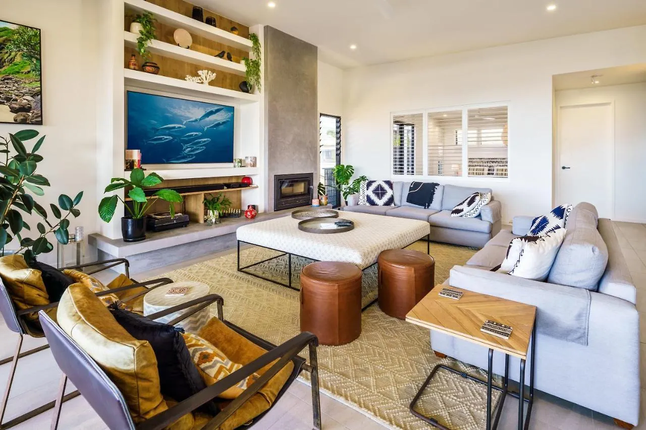 Nyaraló Moffat Beach Modern Oasis With Pool Caloundra
