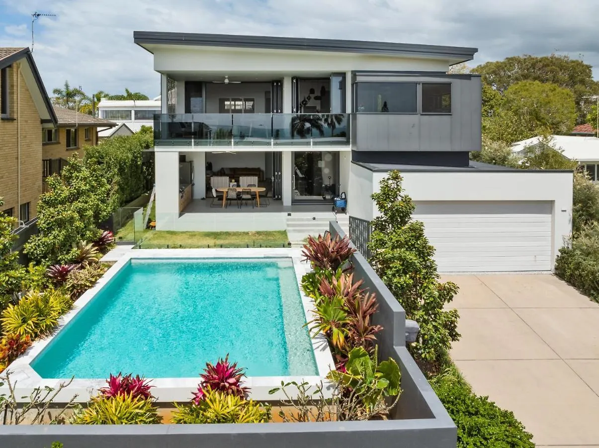 Nyaraló Moffat Beach Modern Oasis With Pool Caloundra