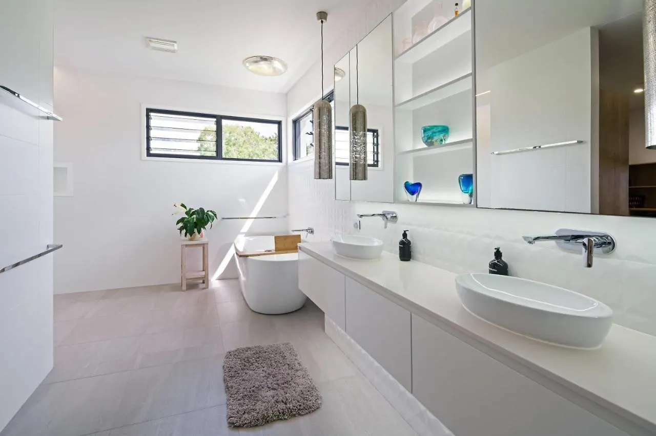 Moffat Beach Modern Oasis With Pool Caloundra Nyaraló