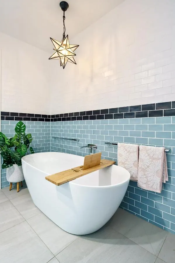 Nyaraló Moffat Beach Modern Oasis With Pool Caloundra