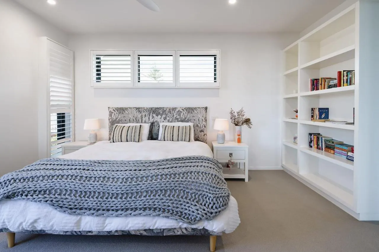 Moffat Beach Modern Oasis With Pool Caloundra