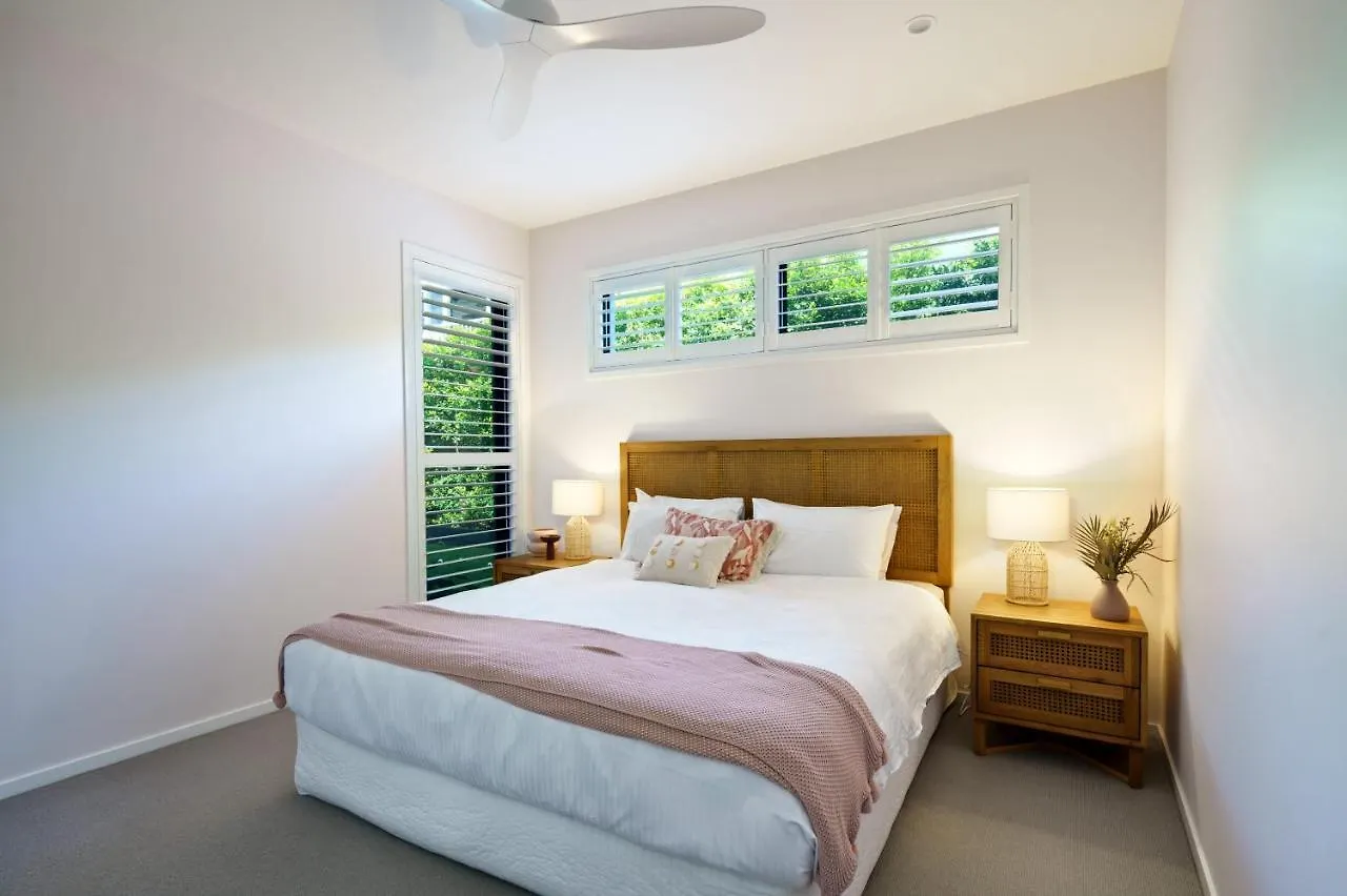 Nyaraló Moffat Beach Modern Oasis With Pool Caloundra