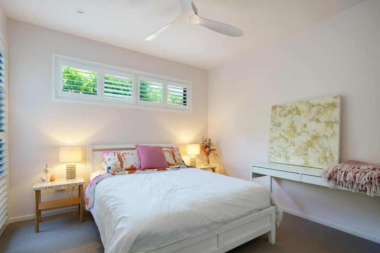 Nyaraló Moffat Beach Modern Oasis With Pool Caloundra Ausztrália