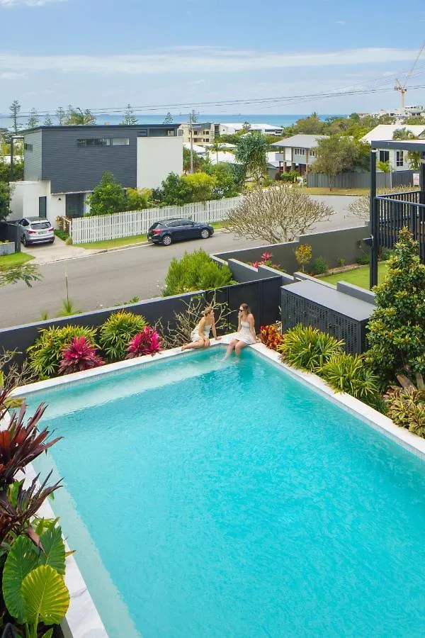 Moffat Beach Modern Oasis With Pool Caloundra