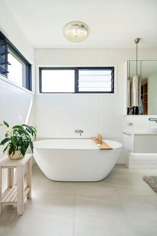 Moffat Beach Modern Oasis With Pool Caloundra