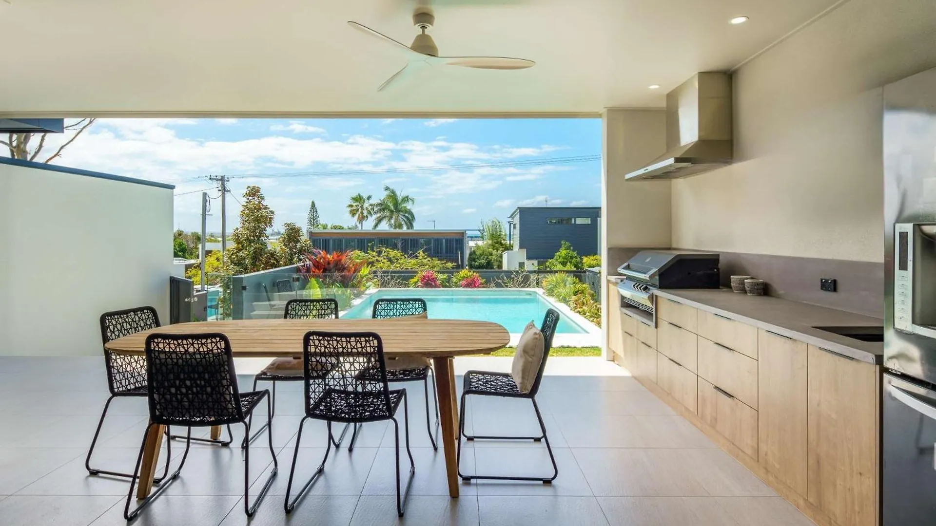 Moffat Beach Modern Oasis With Pool Caloundra Ausztrália